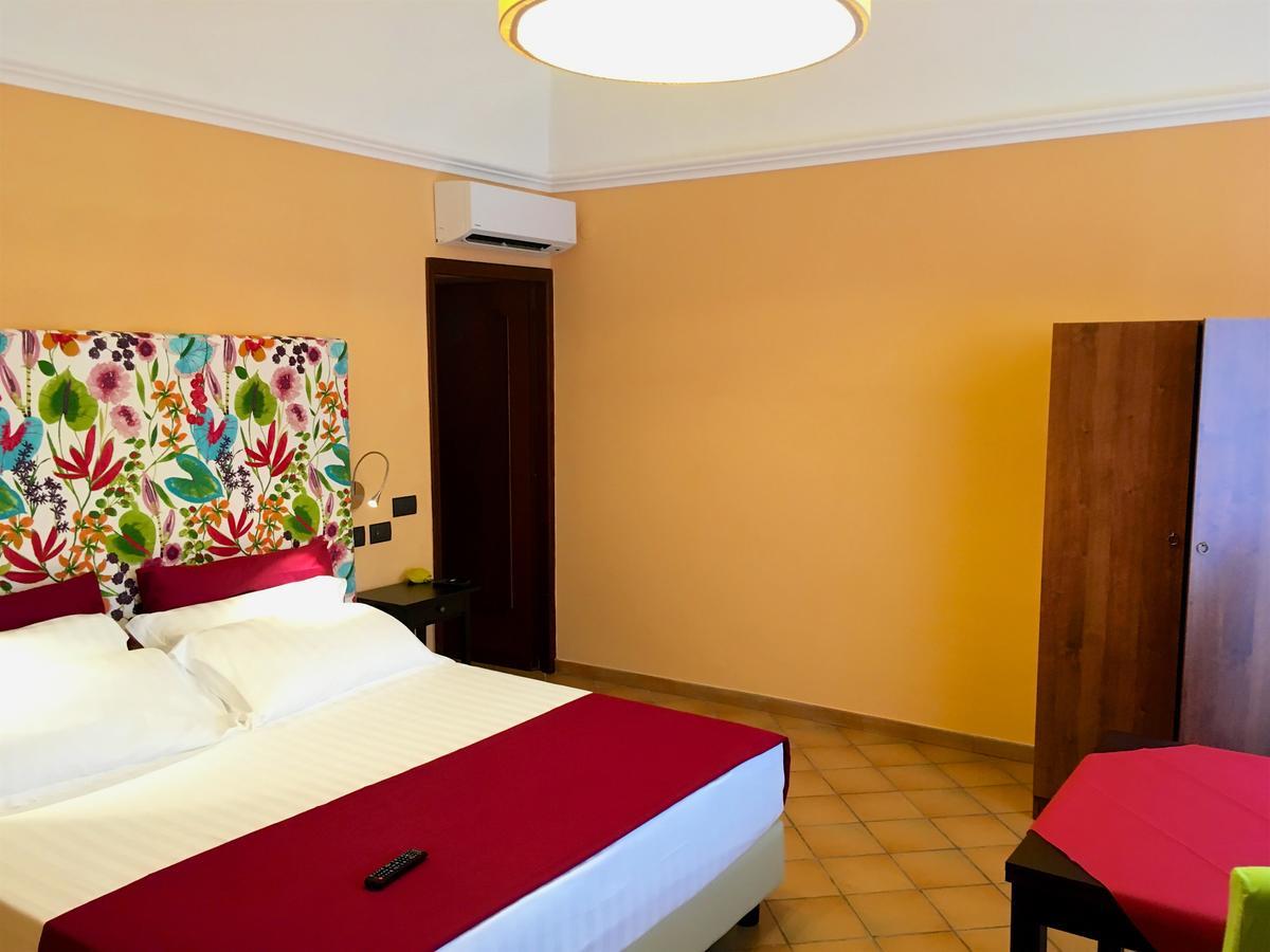 Bed and Breakfast Residenza Viviani Сант'Анджелло Экстерьер фото